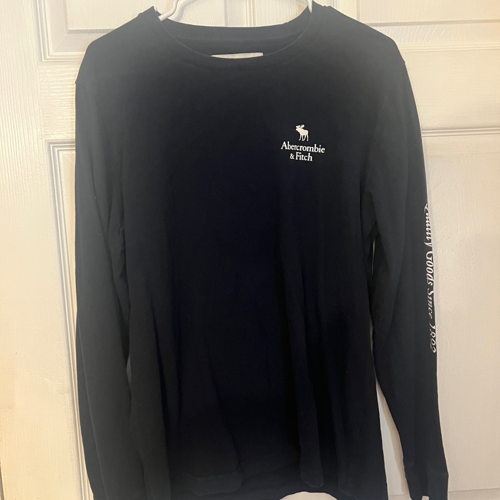 Abercrombie & Fitch Men's Navy Long Sleeve Tee
